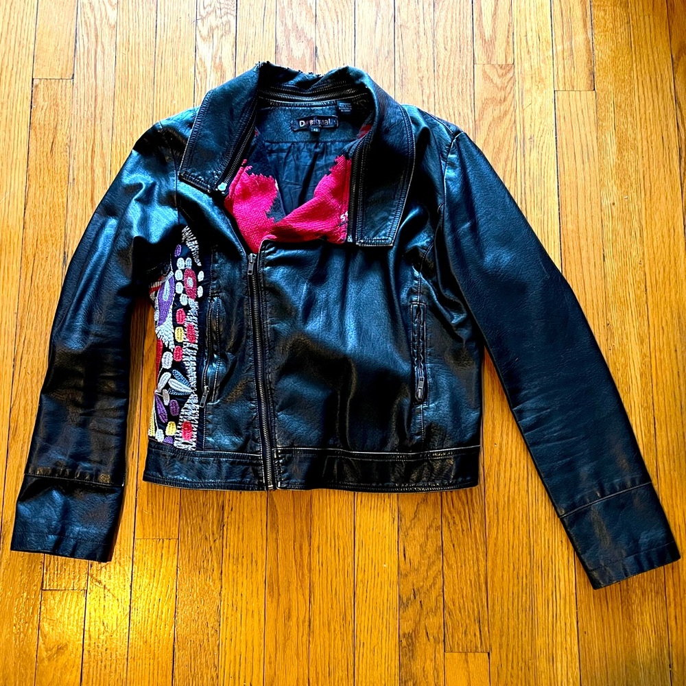 Desigual vegan leather jacket with embroidery and detachable collar!